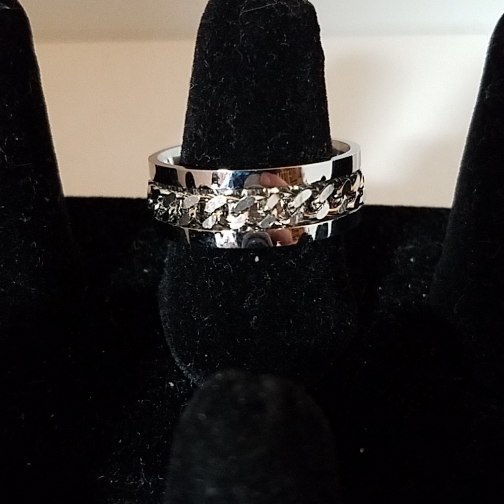 Silver Tone Chain Accented Band Ring